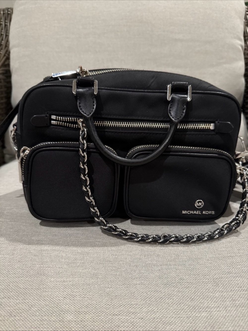 MICHAEL KORS ELLIOT BLACK SMALL UTILITY CAMERA CROSSBODY BAG MSRP $358 - Picture 2 of 11